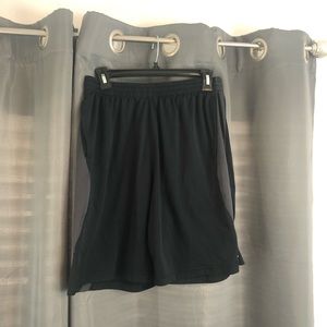 ***Men’s avia workout shorts size L